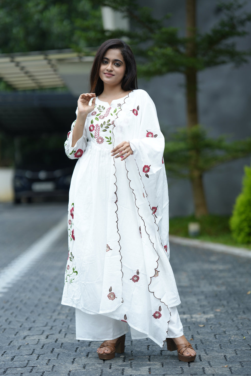MIRA EMBROIDERED MUL COTTON SUIT SET (WHITE)